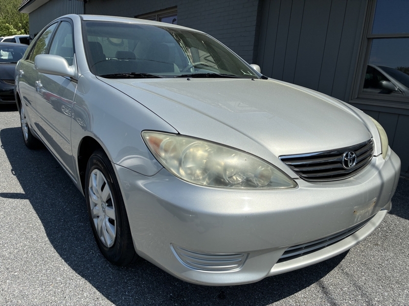2005 Toyota Camry LE's photo